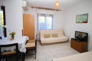 Fotografie z fotogalerie ubytování Apartments with a parking space Bilo, Primosten - 9467 v destinaci Zaboric