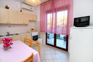 Fotografie z fotogalerie ubytování Apartments with a parking space Bilo, Primosten - 9467 v destinaci Zaboric