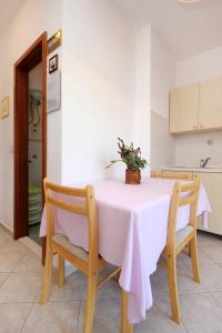 Fotografie z fotogalerie ubytování Apartments with a parking space Bilo, Primosten - 9467 v destinaci Zaboric