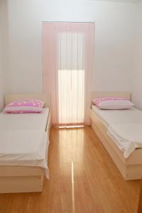 Gallery image of Apartments with a parking space Novalja, Pag - 9342 in Novalja +30 photos