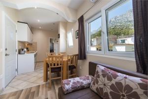Kuchyň nebo kuchyňský kout v ubytování Apartments by the sea Drvenik Donja vala, Makarska - 9654