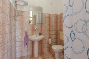 Koupelna v ubytování Apartments by the sea Cove Zaglav, Korcula - 9320 + 25 fotografií