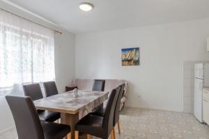 Kuchyň nebo kuchyňský kout v ubytování Apartments by the sea Cove Zaglav, Korcula - 9320