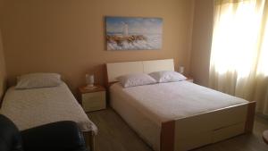 Postel nebo postele na pokoji v ubytování Apartment Dinjiska 9386a