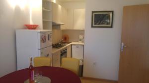Kuchyň nebo kuchyňský kout v ubytování Apartment Dinjiska 9386a