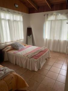 Giường trong phòng chung tại Casa de Campo La Guaria