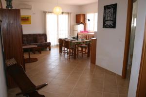a kitchen and living room with a table and chairs at Casa Bahia 5 in Santa Maria