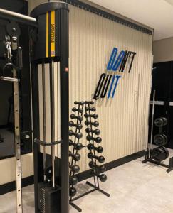 a gym with a bunch of equipment in it at Elegante quarto e sala Sky Concept 418 Novissímo in Maceió