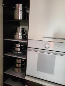 Kuchyňa alebo kuchynka v ubytovaní APARTMENT AMBER s podzemnom garažom