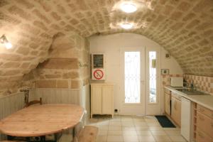 Kuchyňa alebo kuchynka v ubytovaní Maison terrasse barbecue à 1 tram de Montpellier et 20 min des plages