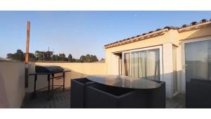 Balkón alebo terasa v ubytovaní Maison terrasse barbecue à 1 tram de Montpellier et 20 min des plages