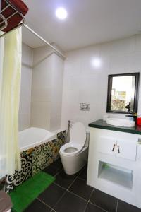 O baie la POOL Seaview - 4A - -Blue Sea- Balcony- Bathtub