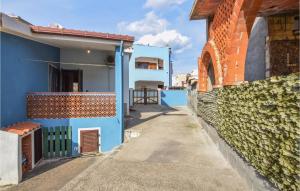 a narrow alley between two buildings with blue walls at Stunning Home In Scaterina Di Pittinur in Santa Caterina
