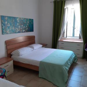 a bedroom with a bed and a window at Astra House relax a 10minuti da Salerno centro in Pellezzano