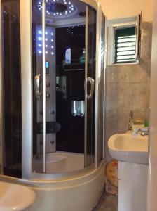 Koupelna v ubytování Kameni Val