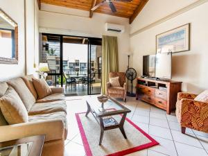 A seating area at Kamaole Sands 8-402 - 2 Bedrooms, Pool Access, Spa, Sleeps 6