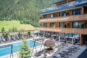Bazén v ubytování Hotel Weisses Lamm nebo v jeho okolí