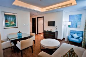 TV a/nebo společenská místnost v ubytování Signature Hotel Al Barsha