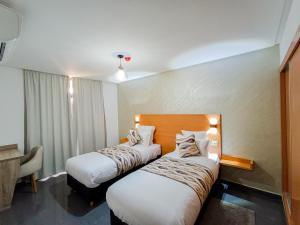 Postel nebo postele na pokoji v ubytování Hotel SunSet Beni Mellal