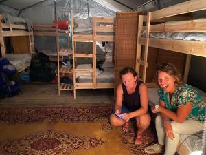 Aparra Surfcamp Auberge Hendaye客房内的一张或多张床位