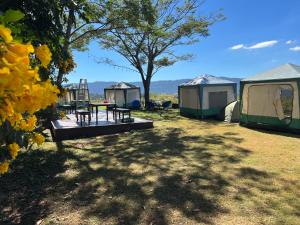 Φυσικό τοπίο κοντά σε οργανωμένο κάμπινγκ