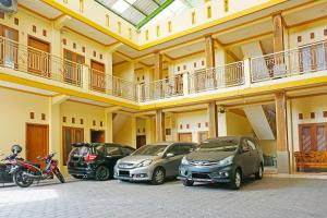 a group of cars parked in front of a building at OYO 91580 Kost Bougenville Syariah in Madiun