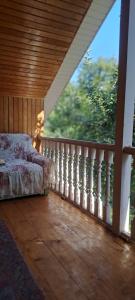 Rõdu või terrass majutusasutuses Guest house Lailashi