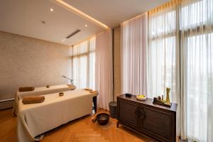 Ein Bett oder Betten in einem Zimmer der Unterkunft Centara Mirage Resort Mui Ne