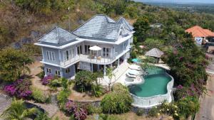an aerial view of a house with a swimming pool at Villa Reva Bali in Temukus