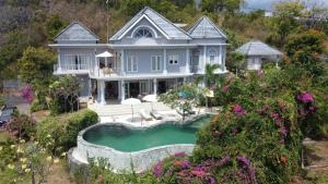 an aerial view of a house with a swimming pool at Villa Reva Bali in Temukus