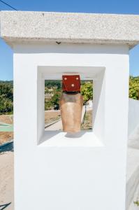 a vase in a white niche in a white wall at Just Like Home - Casa Antonio em Paredes de Coura in Paredes de Coura