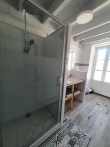 Koupelna v ubytování Bourg St Hilaire