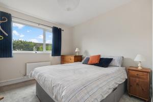 Postel nebo postele na pokoji v ubytování Ballyroan - Peaceful Dog Friendly Cottage