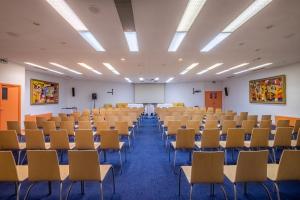 Konferenční prostory v ubytování Hôtel Causse Comtal Rodez, The Originals Relais + 37 fotografií