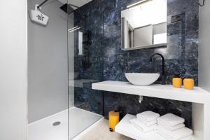 Living Point Mobile Homes的一间浴室