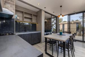 Living Point Mobile Homes的厨房或小厨房