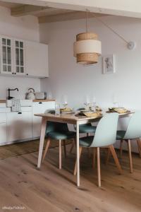 a dining room with a table and chairs in a kitchen at Ferienwohnung Schauplats in Innsbruck