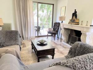 Χώρος καθιστικού στο Unique Spacious new 3BDR apt in Mouson/Filopappou