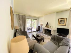 Χώρος καθιστικού στο Unique Spacious new 3BDR apt in Mouson/Filopappou