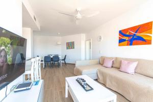 Posedenie v ubytovaní Lisasol Apartamento nuevo con vistas al mar