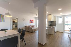 Kuchyňa alebo kuchynka v ubytovaní Lisasol Apartamento nuevo con vistas al mar + 24 fotografií