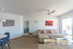 Posedenie v ubytovaní Lisasol Apartamento nuevo con vistas al mar