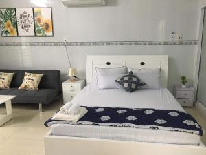 a bedroom with a large bed and a couch at Nina homestay P1,P4 in Ap My Quo +26 photos