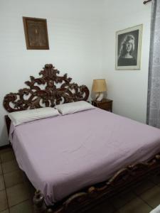 a bed with a wooden headboard in a bedroom at Villa San Valentino in Terni