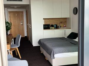 Kuchyňa alebo kuchynka v ubytovaní Seaside Park Hotel Kołobrzeg apartament 27 metrów szczęścia