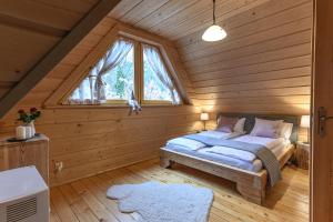 Łóżko lub łóżka w pokoju w obiekcie Apartament pod Skocznią