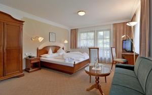 Postel nebo postele na pokoji v ubytování Hotel Waldheim Garni