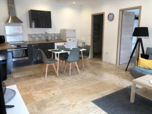 Kuchnia lub aneks kuchenny w obiekcie Appartement T3 dans maison neuve 7 couchages