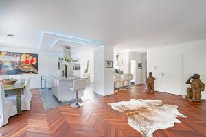 a living room with white walls and a wooden floor at LUXURY PENTHOUSE ☆ ☆ ☆ ☆ ☆ in Cologne