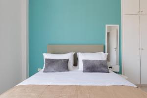 Ліжко або ліжка в номері City Panorama - One Bedroom Apartment